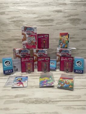 World's Smallest Micro Figures & Comics BARBIE Lot  #520 - #521- #522 - #524